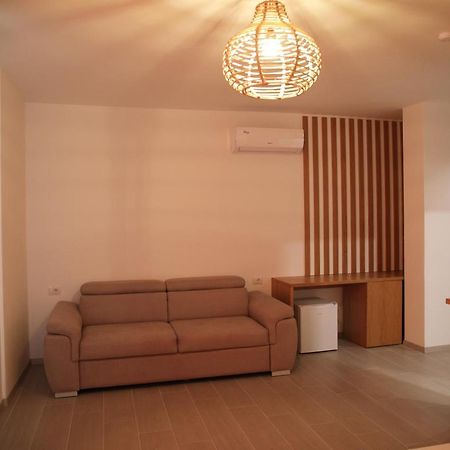 Serenity In Hotel Lezhe Luaran gambar