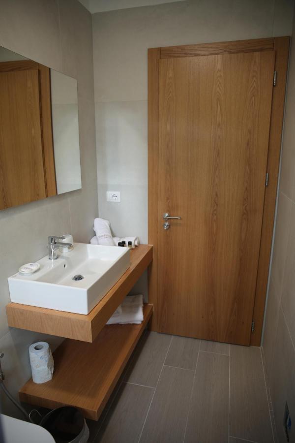 Serenity In Hotel Lezhe Luaran gambar